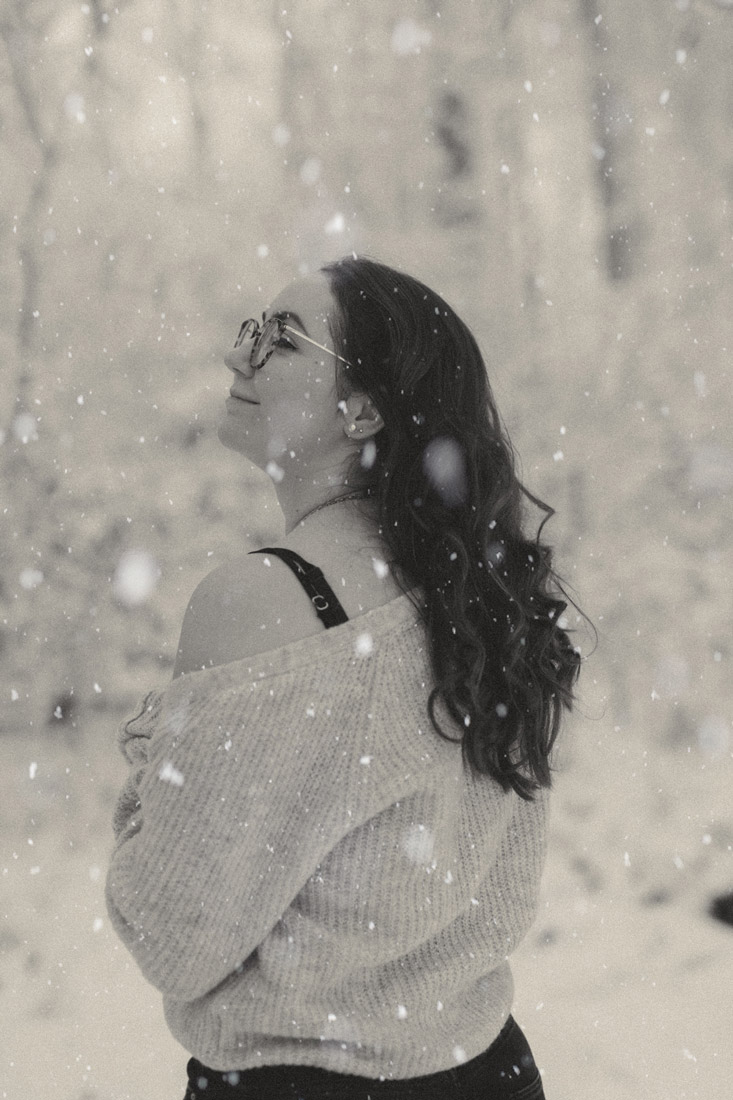 Ricarda bei einem Fotoshooting von einem Fotograf Darmstadt im Schnee